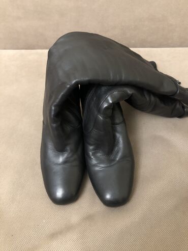 зимняя обувь в бишкеке: Ботинки и ботильоны 37, цвет - Черный