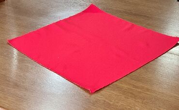Текстиль: Салфетка красная, размер 43 см х 43 см - новая