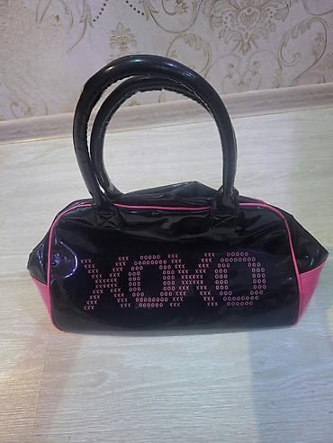 deri çanta: Qara-çəhrayı rəngli “XOXO” dizaynlı çanta - Material: parlaq — 1