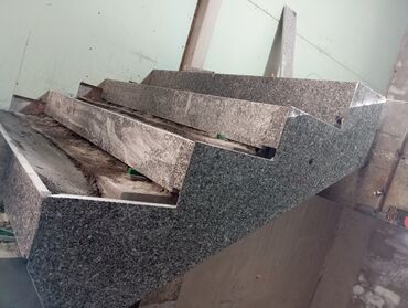 Фасадные гранитные плитки: Принимаем заказ подоконник и лестницы делаем Гранит отличается высокой — 18
