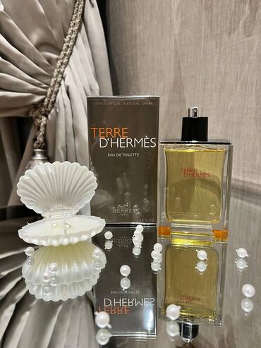 шапочки с надписями: Туалетная вода Hermès Terre d’Hermès, Vaporisateur / Natural Spray. -