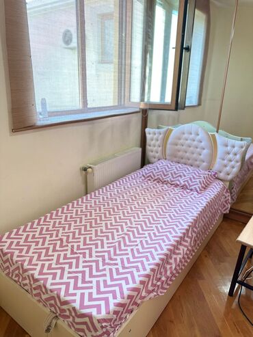 шикарная кровать: İşlənmiş, Təknəfərlik çarpayı, Bazalı, Matras ilə