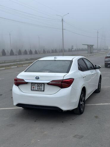 Toyota: Toyota Corolla: 2017 г., 1.8 л, Вариатор, Гибрид, Седан at lalafo.kg — 4 Toyota: Toyota Corolla: 2017 г., 1.8 л, Вариатор, Гибрид, Седан — 4