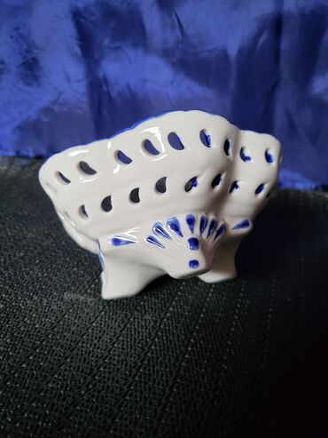 Ostalo posuđe: Porcelanska nova,vintaz,manja bombonijere. Cinija,bombonijera sa — 8