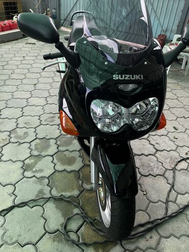 Мотоциклы: Классический мотоцикл Suzuki, 600 куб. см, Бензин