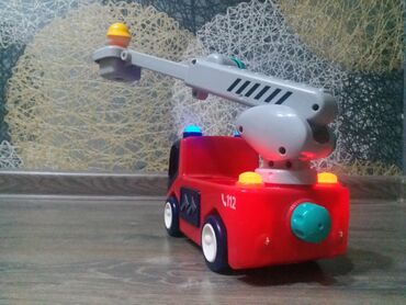 Oyuncaqlar: Uşaq üçün oyuncaq avtomobil və texnika dəsti Tərkib: - Qırmızı rəngli — 12