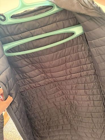 north face одежда: Стеганое женское пальто-пуховик с капюшоном, серого цвета. - Длина — 3