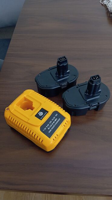 elektron kalkulyator: Dewalt tipli alətlər üçün batareya dəsti Amazondan alınıb amerikadan