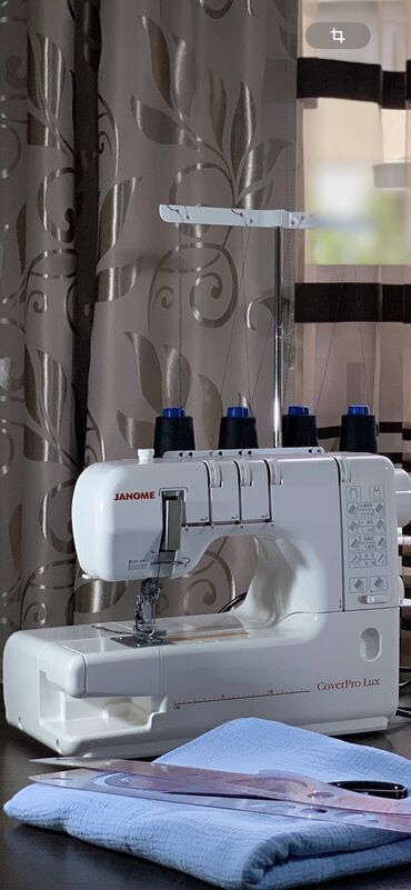 чехол для стулья: Швейная машина Janome, Распошивальная машина