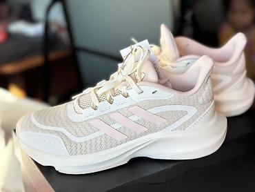 кроксы взрослые: Кроссовки adidas (женские/юниор), размер EU 36 2/3 (US 4.5, UK 4, JP — 3