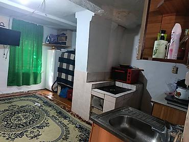 kg house: Продаю 1/4 часть дома в центре города Каракол, по улице Ленина — 4