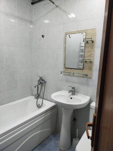 Uzunmüddətli kirayə mənzillər: Nizami Rayonu Qara Qarayev Metrosu 3 otaq. Mərtəbə - 5/1 Otaq sayı - — 11