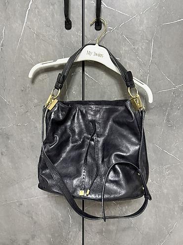 брелок на ключ: Сумка Kenneth Cole из мягкой натуральной кожи, черный цвет. Состояние — 1