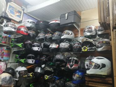 Moto dəbilqələr: 1-ci şəkildəki Baqaj 95 aznMoto Dəbilqələr Ag qarşı enli şüşəli 29azn — 17