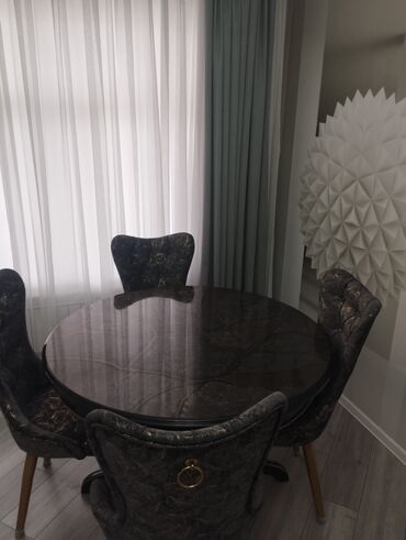 Masa və oturacaq dəstləri: Mətbəx üçün, İşlənmiş, Açılmayan, Yumru masa, 4 stul -da lalafo.az — 2 Masa və oturacaq dəstləri: Mətbəx üçün, İşlənmiş, Açılmayan, Yumru masa, 4 stul — 2