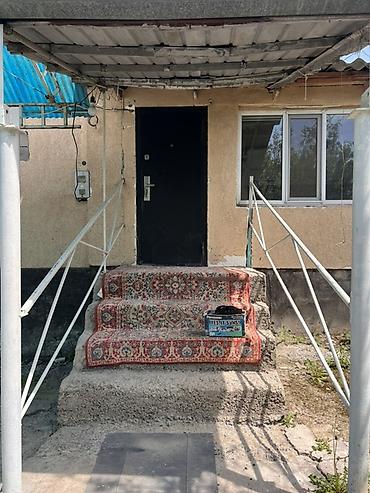 Продажа полдома: Продаю дом В селе Кунтуу, большой двор, 4 сарая, тапчан, навес — 21