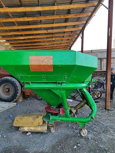 Пескоразбрасыватели: Продается разбрасыватель, навесной (Рум).состояние хорошее. объем до — 10