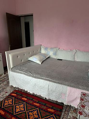 Угловые диваны: Угловой диван, C подушками, Двухместный — 1