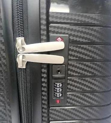 Putni koferi i torbe: Tvrdi kofer na točkićima – crni, sa teksturom karbona - Materijal — 11