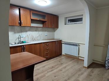 двоих: Сдается студия 1-комнатная, частично с мебелью.В частном секторе — 2