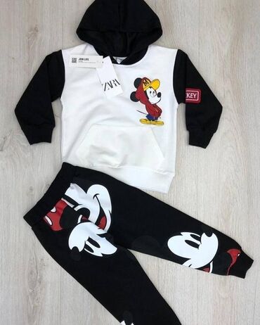 детский спортивный костюм на девочку: Комплекты одежды Zara Kids, цвет - Белый at lalafo.kg детский спортивный костюм на девочку: Комплекты одежды Zara Kids, цвет - Белый