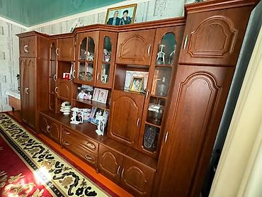 детская мебель 3 в 1: Стенка-гостиная из ЛДСП под тёмный орех, классический фасад с фигурной — 2