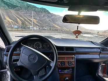 Другие детали салона: Mercedes-Benz — E220 - Классический интерьер с синим текстильным — 1