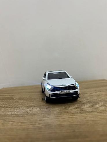 model 1: Kia Sportage mini model avtomobil - Miqyas: təqribi 1:32 (kompakt — 3
