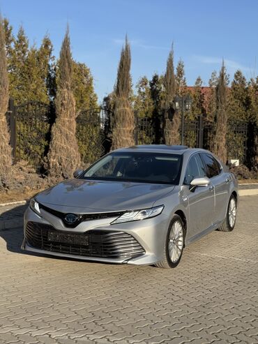 Toyota: Toyota Camry: 2018 г., 2.5 л, Вариатор, Гибрид, Седан