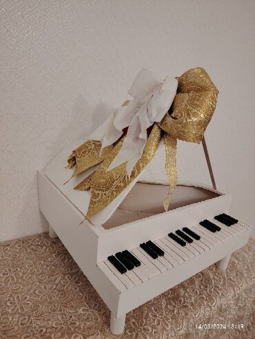 xonça qabları: Dekor xonca piano satilir icine sokolad gul yigmaq olar toy nisan ve
