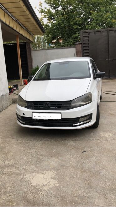 срочно продаю пассат: Volkswagen Polo: 2015 г., 1.6 л, Механика, Бензин, Купе