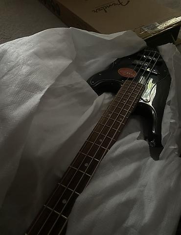 музыкальный инструменты: Бас‑гитара Squier by Fender Precision Bass продам басс гитару fender — 1
