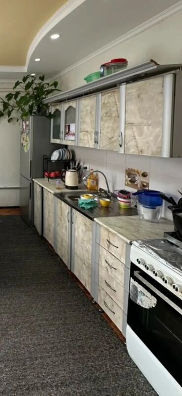 дом бишкее: 65 м², 3 комнаты, Парковка, Забор, огорожен
