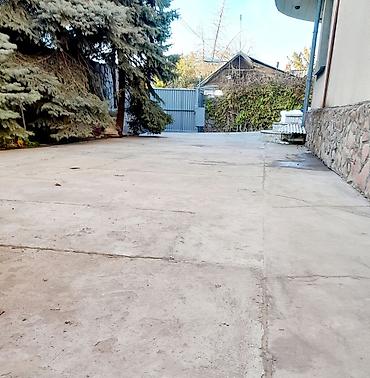 Продажа коттеджей и домов: Продам два дома на одном участке. Общая площадь участка 14.58 сотки — 4