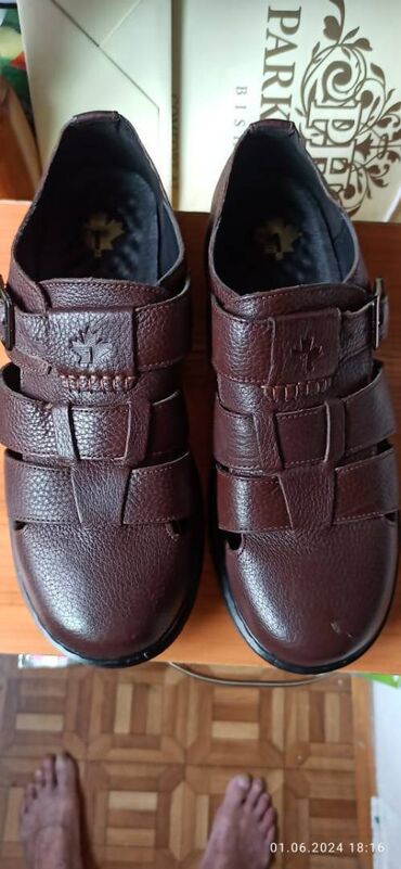 мужская обувь б у: Продаются мужские сандалии, темно-коричневые. Классика. Фабричный