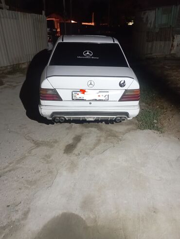 Mercedes-Benz 200: 2 l | 1993 il Sedan