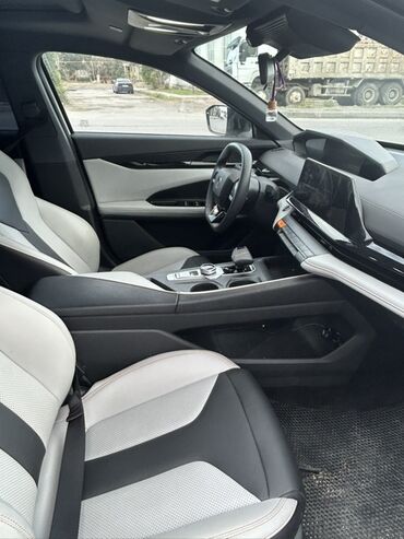 Changan: Changan UNI-V – ağ rəngli, liftback kuzovlu, idman xarakterli sedan — 5