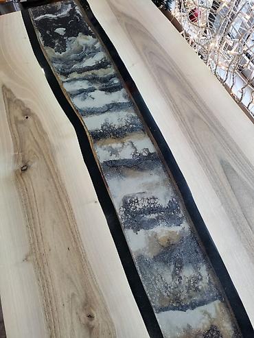 komode bele forma ideale: Epoxy sto 90x203 Orah/ Live edge Ploča stola napravljena — 2