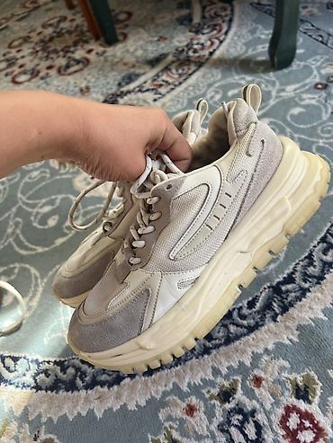 3 пара обуви за 2500 Кроссовки в стиле dad shoes, светло‑серо‑белая