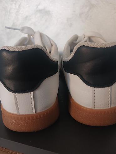 celika: Adidas Samba patike – klasičan model - Boja: bela osnova sa crnim — 4