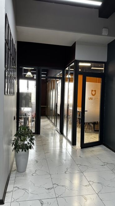 сниму квартиру киркомстрой: Ижарага берем Офистик, 85 кв. м, Административдик имаратта, 1-катар, Өзүнчө кире бериши менен, Өзүнчө санитардык түйүнү менен