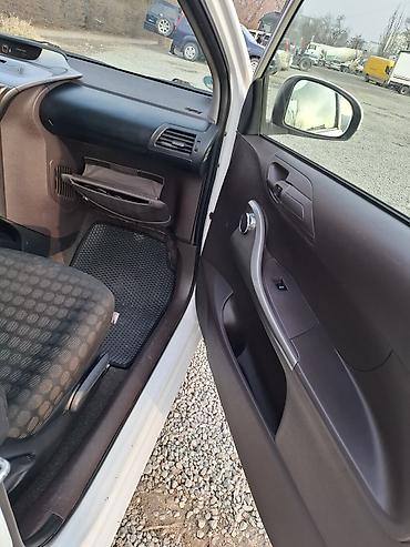 Toyota: Toyota iQ: 2009 г., 1.4 л, Механика, Бензин, Хэтчбэк — 12