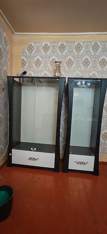 komodlar: Qonaq otağı mebel dəsti Tərkibi: - Geniş konsol/komod və böyük divar — 2