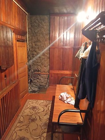 Продажа помещений свободного назначения: Продаю 2 дома на одном участке, первая линия, можно под бизнес. Общая — 17