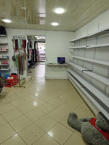 yaşmada: İnşaatçılarda Saf Su marketle üz üze aura canta magazasında 1000manata — 5