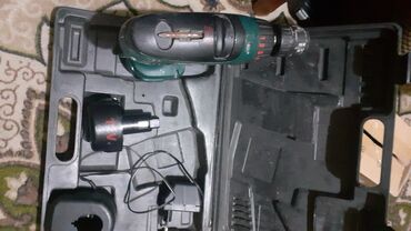 prohromske resetke za rostilj: Akumulatorska bušilica Black & Decker, dolazi u originalnom koferu