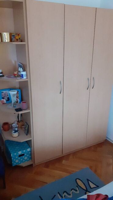 plakari u hodniku: Three-wing wardrobe, Plywood, Used