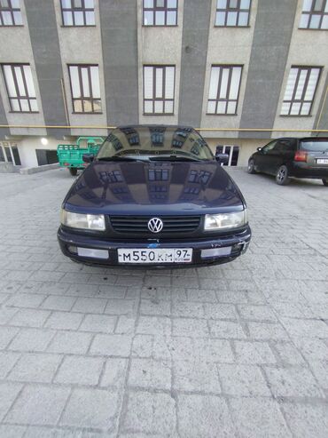 kover 2 na 3: Volkswagen Passat: 1994 г., 2 л, Механика, Бензин, Седан