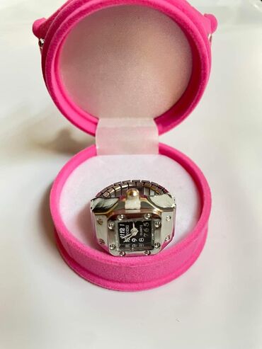 Prstenje: Prsten sat (Podesiv)
Cena:1000din — 3