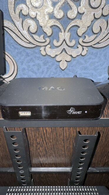 пассивное сетевое оборудование lucom: IPTV-приставка MAG (бренд Infomir) Особенности и разъёмы: -